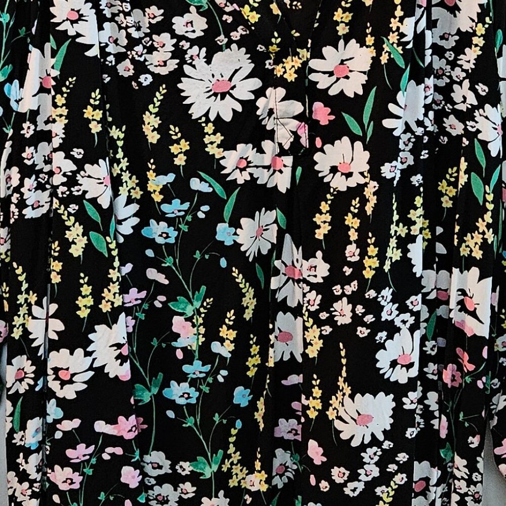 NWOT: Women's Plus Size 3X - Black & Floral Top - Picture 2 of 4